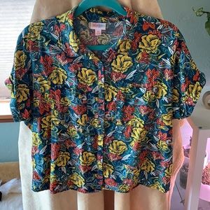 Lularoe Amy Button down shirt, Rayon, size XS.